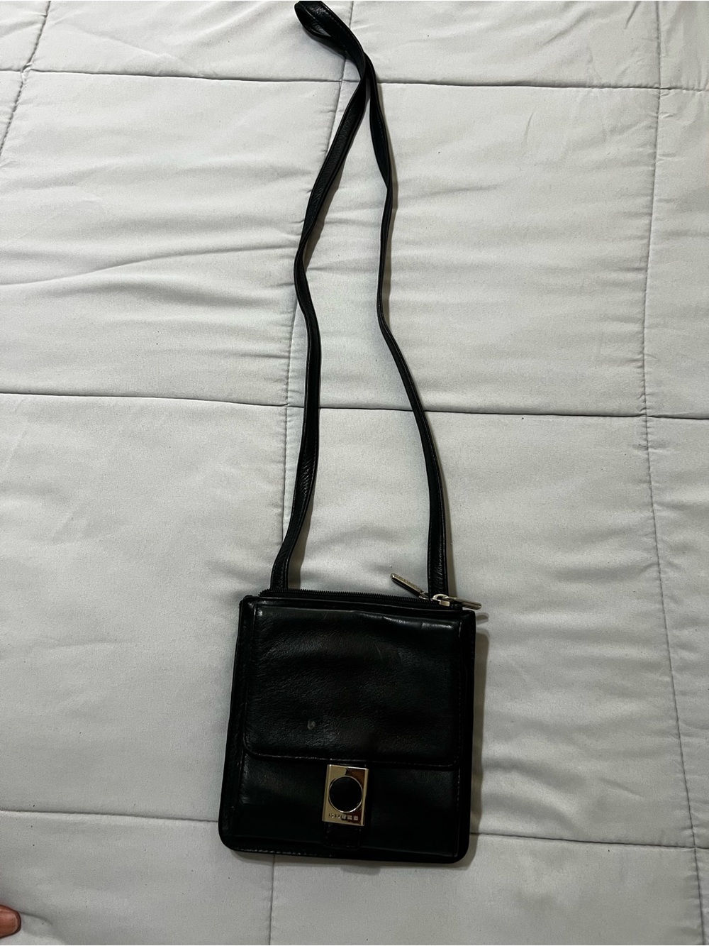Classic Black Leather Crossbody Bag - Sleek Everyday Carry